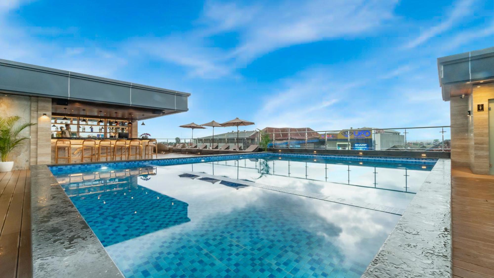 City Of Aventus Hotel - Denpasar Экстерьер фото
